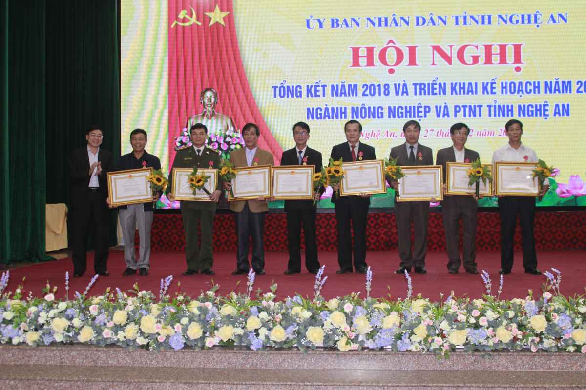 Các cá nhân nhận Huân chương Lao động