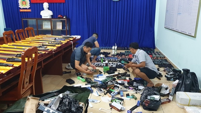 Hàng nghìn vũ khí thô sơ các loại bị lực lượng chức năng thu giữ
