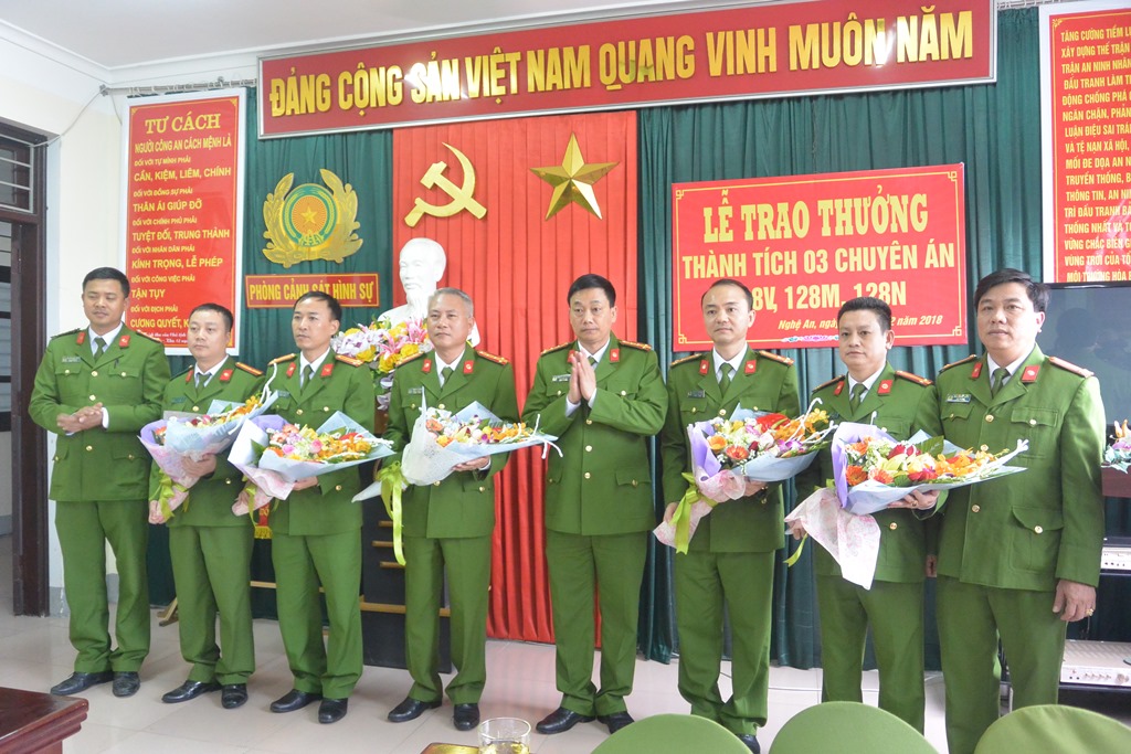 Trao thưởng phòng Cảnh sát hình sự về thành tích xuất sắc khám phá 3 chuyên án