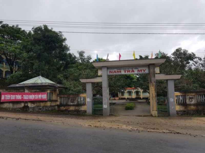 Một học sinh bị bạn cùng trường đâm tử vong