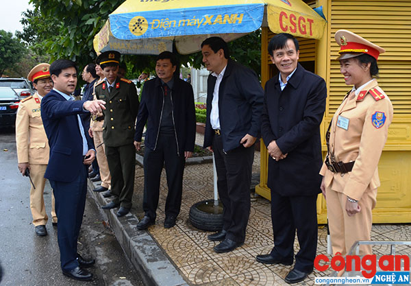 Kiểm tra công tác đảm bảo TTATGT tại nút giao thông đường Trường Thi - Hồ Tùng Mậu - Phan Đăng Lưu