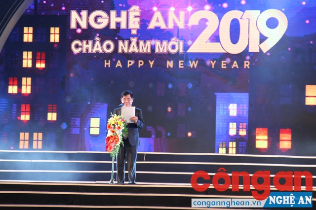 NSND Tiến Dũng, Phó GĐ Sở VH -TT khai mạc Chương trình nghệ thuật