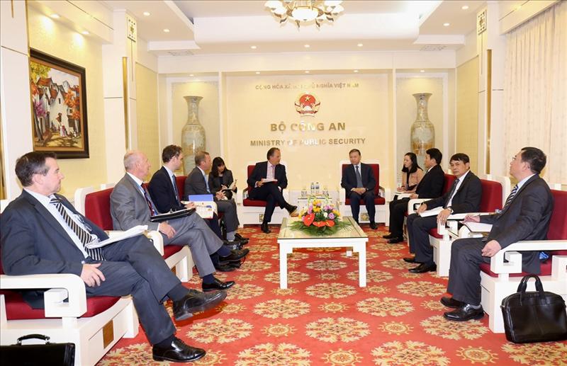Bộ trưởng Tô Lâm tiếp Quốc vụ khanh Bộ Ngoại giao Vương quốc Anh