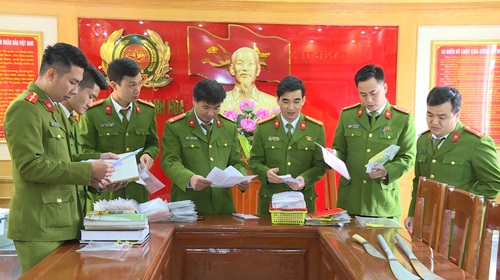 Ban Chuyên án kiểm tra phân loại tang vật, tài liệu thu giữ