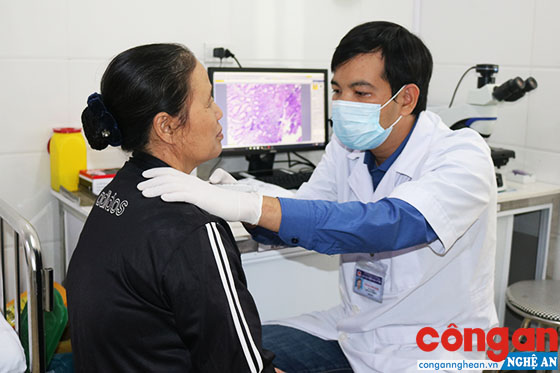 Chọc hút các tế bào, các nhân tuyến giáp kích thước lớn