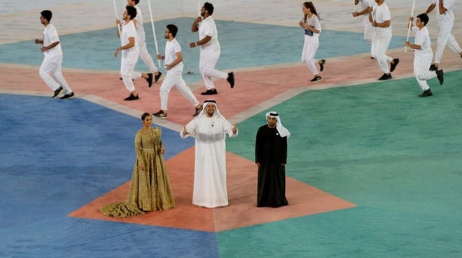 3 ca sỹ nổi tiếng nhất UAE là Hussain Al Jassmi, Eida Al Menhali và Balqees Ahmed Fathi trình bày ca khúc Zanaha Zayed (bài hát chính thức của Asian Cup 2019). Ảnh: AFC.