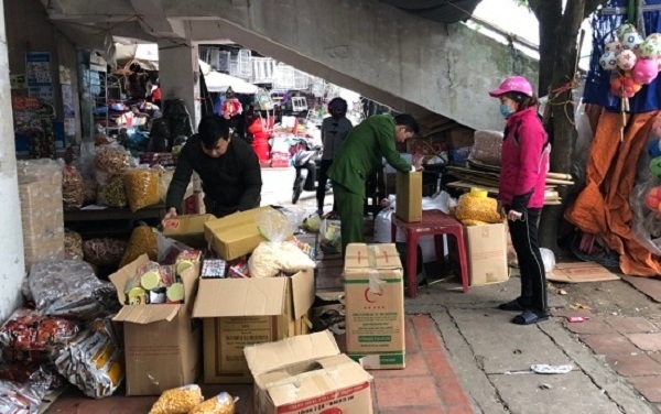 Thu giữ hơn 80 kg bánh kẹo không rõ nguồn gốc