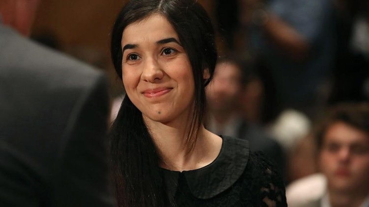 Nadia Murad Basee, cô gái 25 tuổi người sắc tộc Yazidi thiểu số ở Iraq bị nhóm khủng bố Nhà nước Hồi giáo (IS) tự xưng bắt làm nô lệ tình dục. Sau khi trốn thoát, cô đã phát động cuộc đấu tranh chống bạo lực tình dục với phụ nữ, chống lại nạn buôn người và vinh hạnh nhận giải Nobel Hòa bình năm 2018 cùng bác sĩ phụ khoa Denis Mukwege ngày 5/10 vừa qua