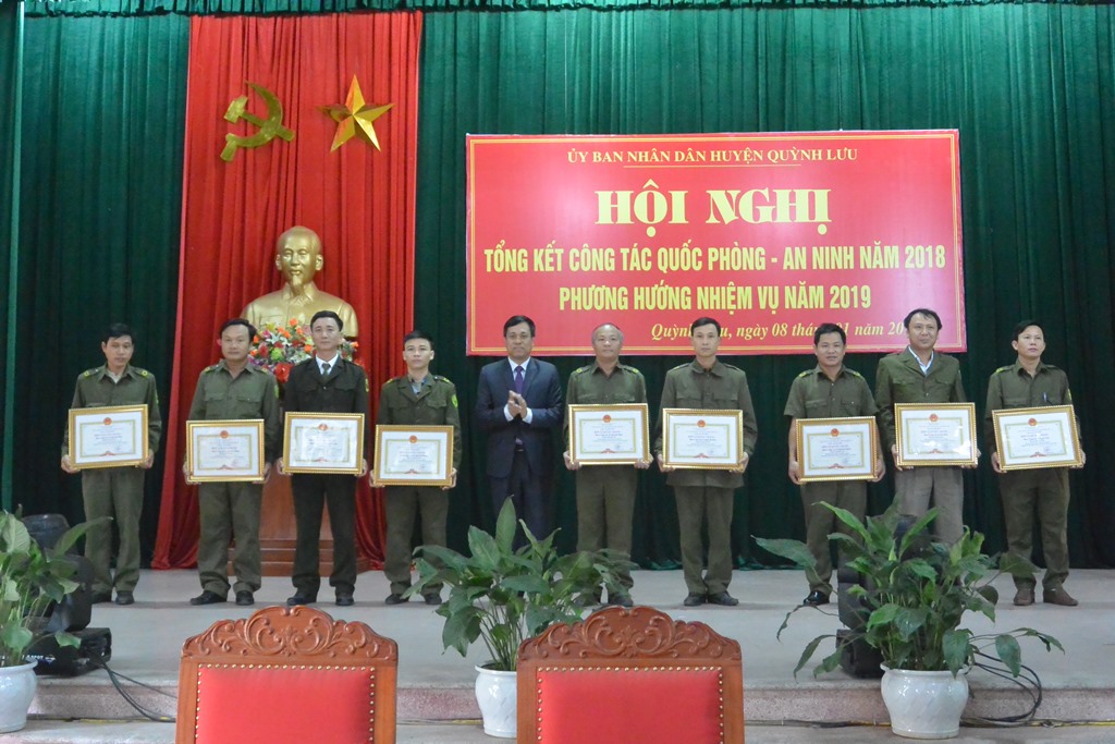 Nhiều lượt tập thể, cá nhân được các cấp khen thưởng