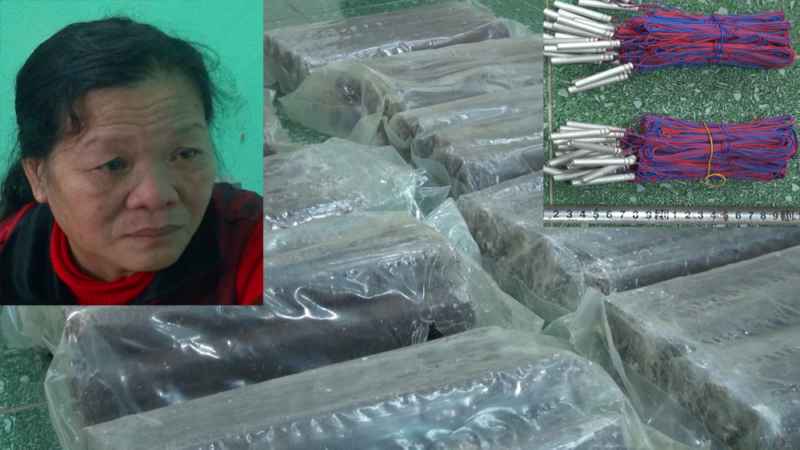 Phụ nữ 6x vận chuyển thuốc nổ