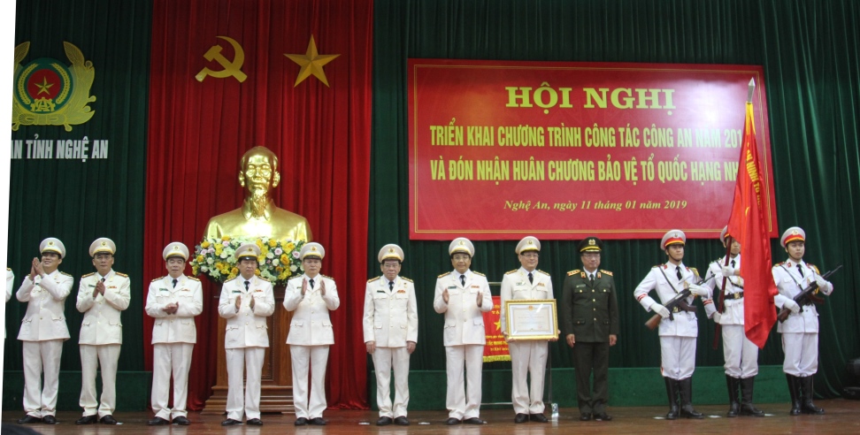 Công an Nghệ An đón nhận Huân chương Bảo vệ Tổ quốc hạng Nhất