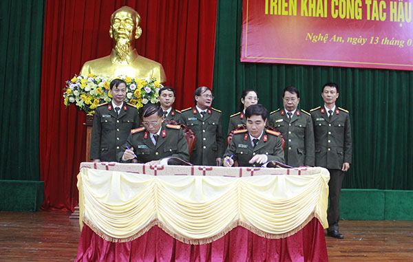 Các đội công tác ký cam kết thực hiện cải cách hành chính năm 2019