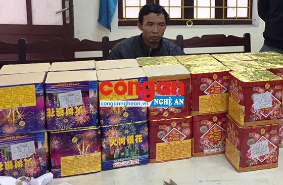 Đối tượng Hồ Đình Cảnh và tang vật bị thu giữ