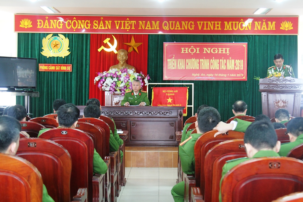 Đại tá Phạm Hoài Nam, Trưởng phòng Cảnh sát hình sự điều hành thảo luận tại hội nghị