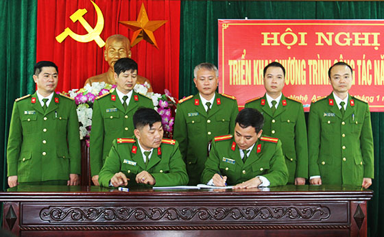 Các đội nghiệp vụ ký giao ước thực hiện phong trào thi đua