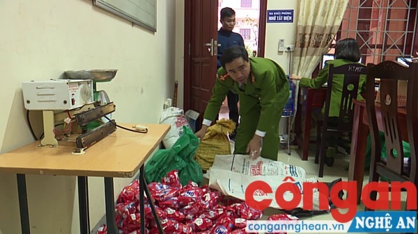 Bắt cơ sở sản xuất bột giặt OMO giả