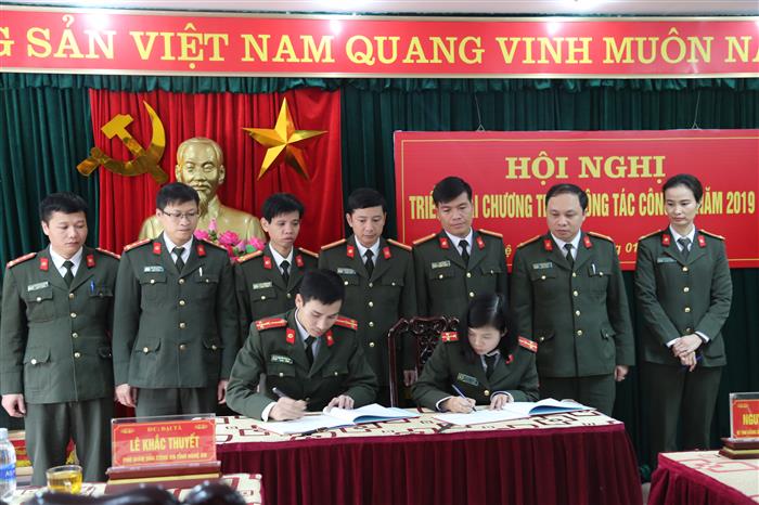 Ký kết thi đua và đăng ký, cam kết thực hiện nhiệm vụ cải cách hành chính 2019