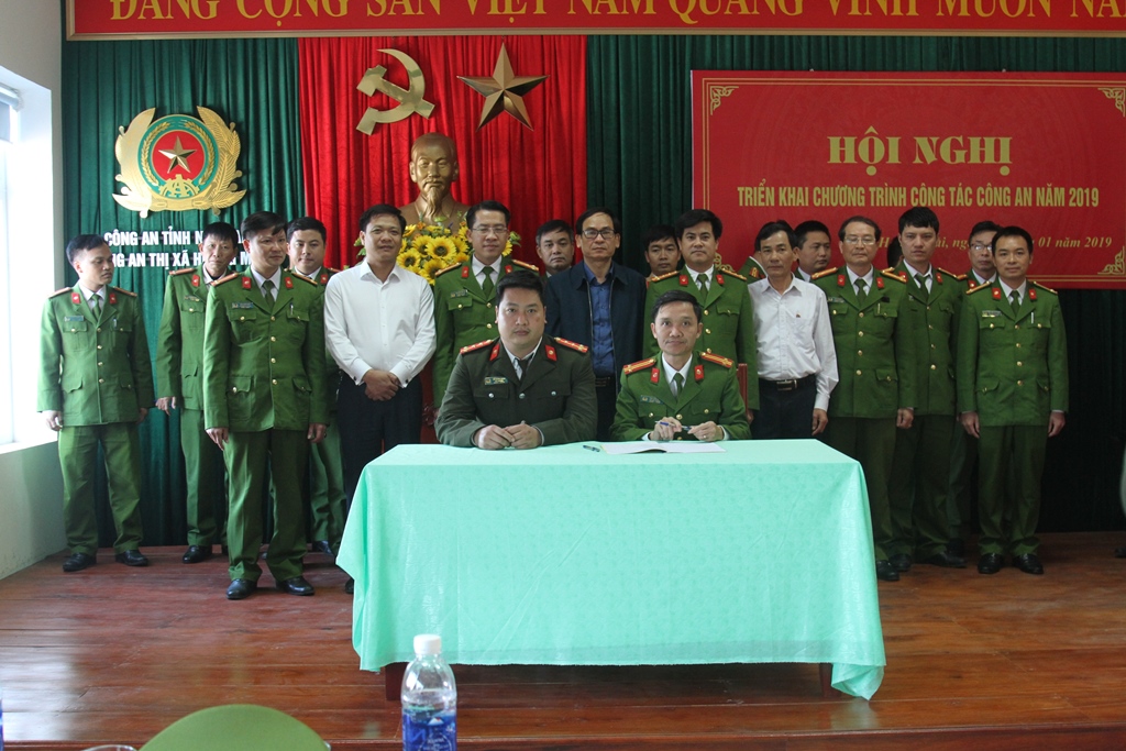 Các đội nghiệp vụ ký kết giao ước thi đua 