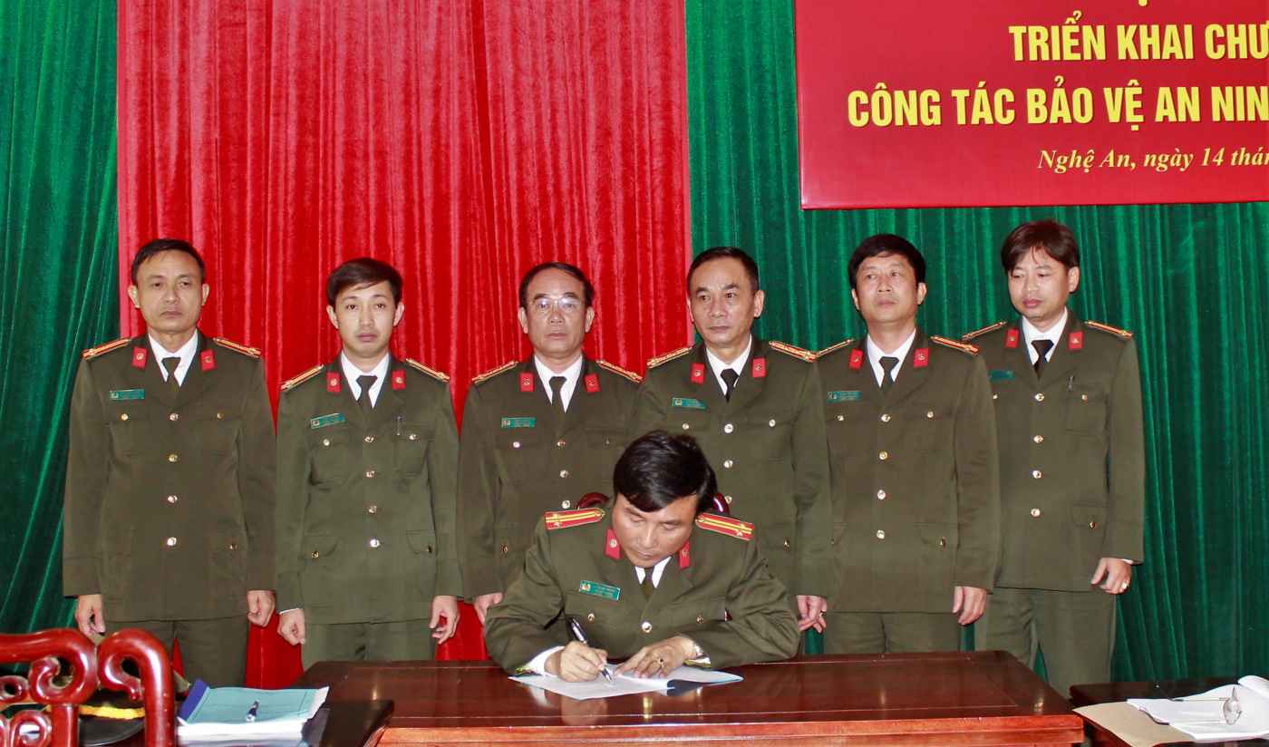 Các đội nghiệp vụ kí cam kết thi đua 2019