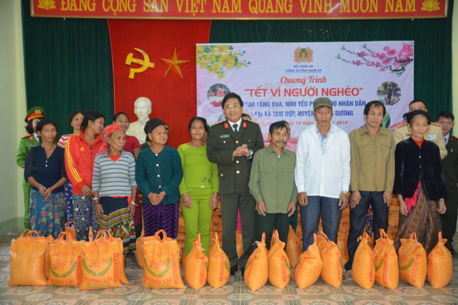 Người dân càng thêm ấp áp trong mùa đông giá lạnh