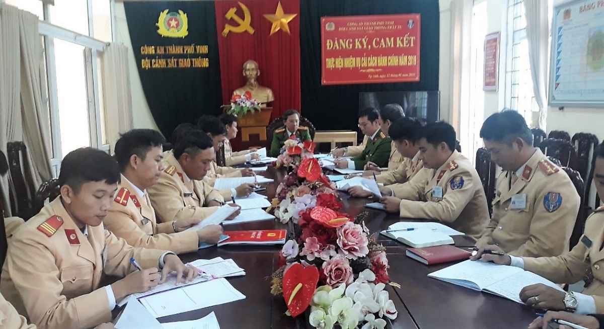 CSGT Thành phố Vinh sẽ trực tiếp hướng dẫn thủ tục cho người dân