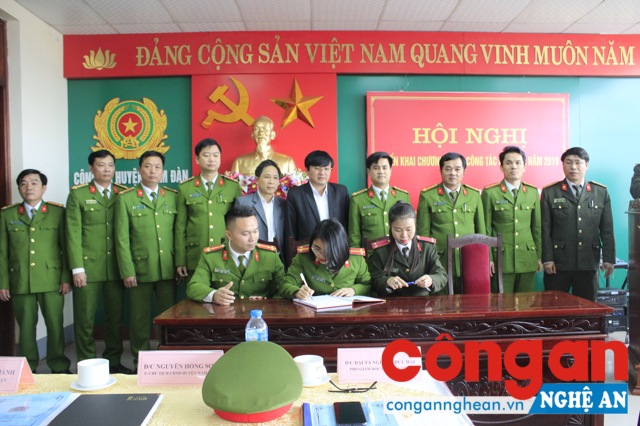 Các đội nghiệp vụ và các tổ chức đoàn, thể ký kết phong trào thi đua năm 2019