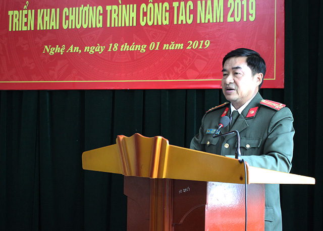 Đồng chí Thượng tá Lý Vĩnh Sinh, Phó Trưởng phòng, Phó Tổng biên tập Báo Công an Nghệ An phát biểu tại Hội nghị