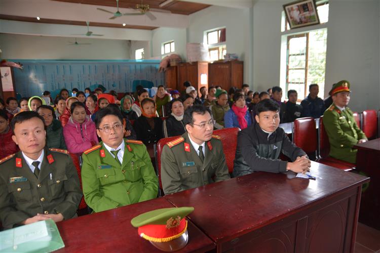 Tại buổi trao quà