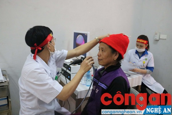 Người dân được khám tổng thể