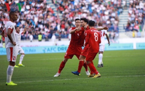 ĐT Việt Nam đã ghi tên mình vào tứ kết Asian Cup tới 2 lần trong khi nhiều đội bóng Đông Nam Á chưa từng vượt qua vòng bảng. (Ảnh: CTV Hai Tép)