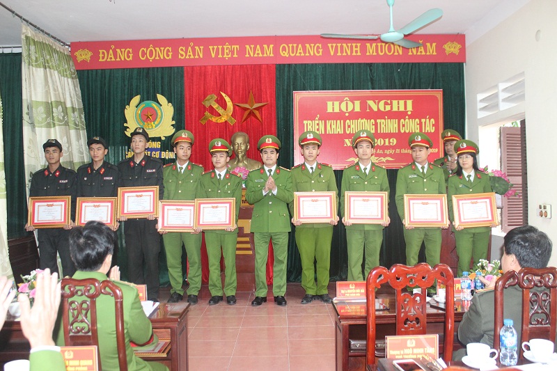 Khen thưởng cho các tập thể, cá nhân có thành tích trong thực hiện nhiệm vụ công tác 2018