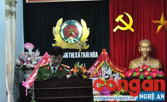 Đồng chí Trung tá Trần Ngọc Tuấn, Trưởng Công an TX phát biểu khai mạc Hội nghị