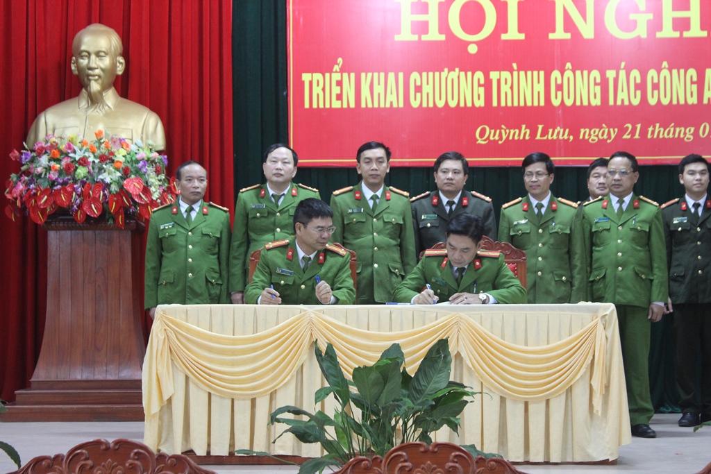 Các đội nghiệp vụ ký kết giao ước thi đua