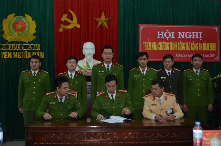 Các đội nghiệp vụ và các tổ chức đoàn, thể ký kết phong trào thi đua năm 2019