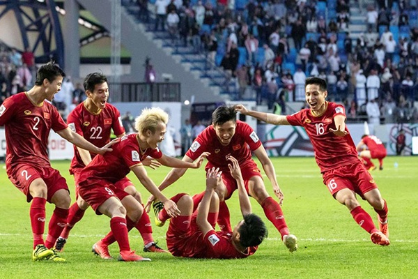 Thủ tướng Nguyễn Xuân Phúc: Các cầu thủ của chúng ta hãy tự tin thi đấu