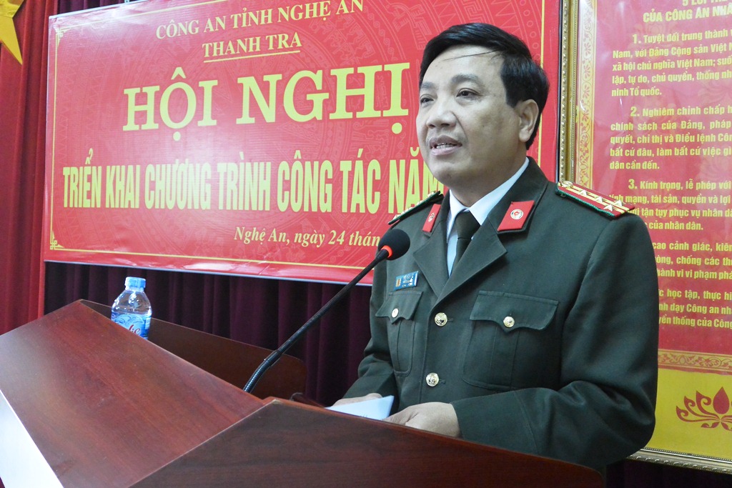 Đồng chí Đại tá Hồ Văn Tứ, Phó Bí thư Đảng ủy, Phó Giám đốc Công an tỉnh phát biểu chỉ đạo tại hội nghị