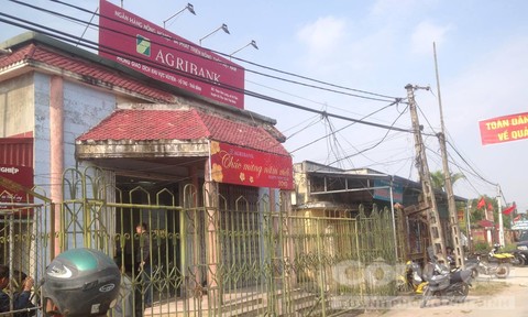 Công nhân cướp 200 triệu của ngân hàng rồi về đi làm bình thường