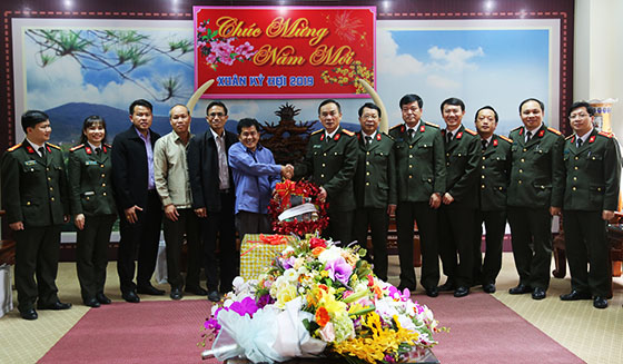 Công an tỉnh Hủa Phăn, Xiêng Khoảng, Bôlykhămxay (Lào) chúc Tết Công an tỉnh Nghệ An