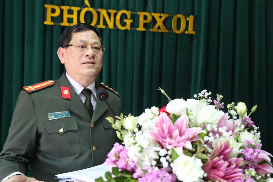 Đồng chí Đại tá Nguyễn Hữu Cầu, Ủy viên BTV Tỉnh ủy, Bí thư Đảng ủy, Giám đốc Công an Nghệ An phát biểu chỉ đạo