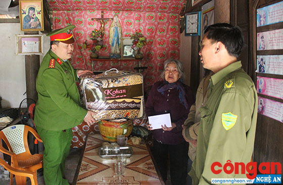Công tác dân vận trong lực lượng Công an góp phần tranh thủ tối đa sự ủng hộ, giúp đỡ của nhân dân trong công tác đảm bảo an ninh trật tự