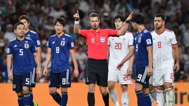 Trọng tài cho Nhật Bản hưởng phạt đền. Ảnh: AFC.