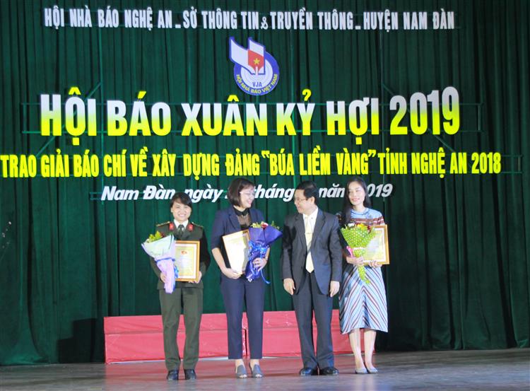 Trao giải nhì 