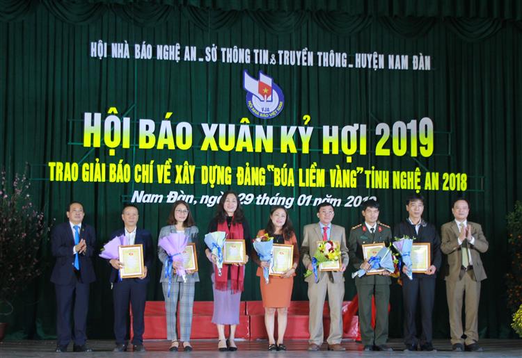 Trao giải Ba 