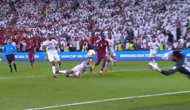 Sút tung lưới UAE, tiền đạo Qatar tái hiện kỷ lục Asian Cup