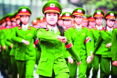 Lực lượng CSND luôn hết lòng bảo vệ cuộc sống bình yên cho nhân dân.