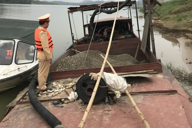 Xử lý nhiều trường hợp vi phạm lĩnh vực giao thông đường thủy