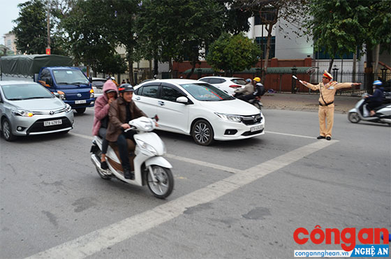 CSGT Công an TP Vinh đảm bảo TTATGT Tết Kỷ Hợi 2019