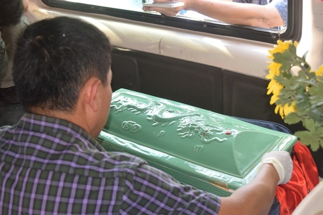 Ma túy được các đối tượng cất giấu trong tiểu sành bỏ hài cốt.