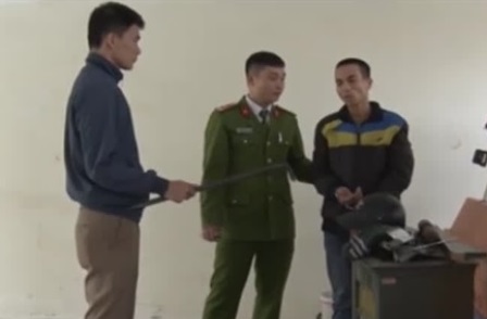 Túng tiền tiêu Tết, mang xà cầy cậy két sắt