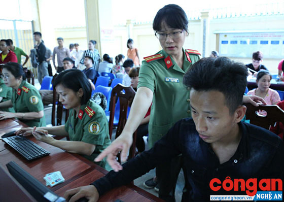 Tận tụy, vì nhân dân phục vụ